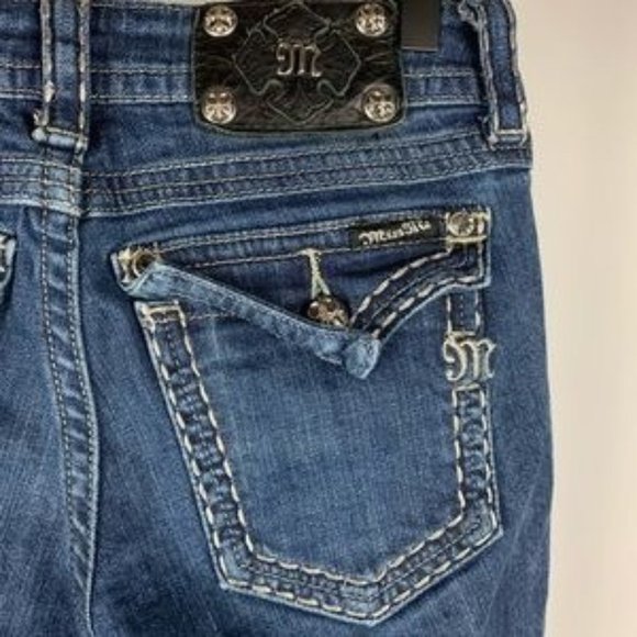 Miss Me Mid Rise Medium Wash Plain Flap Skinny Size 26 - Picture 1 of 7